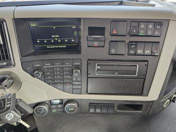 FM 420 8x2 / HIAB HOOKLIFT + 30 t/m CRANE - KRAN